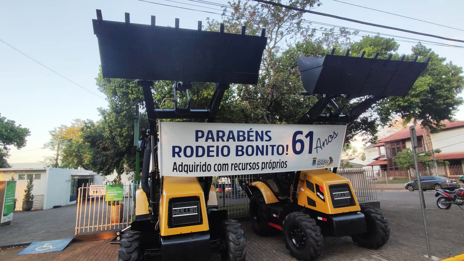 Capa Administração Municipal de Rodeio Bonito adquire duas retroescavadeiras novas com recursos próprios
