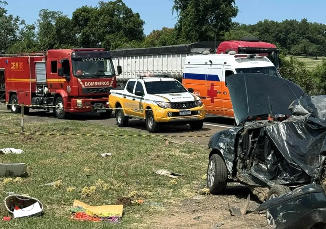 Capa Colisão entre caminhão e carro deixa duas vítimas fatais na ERS-240