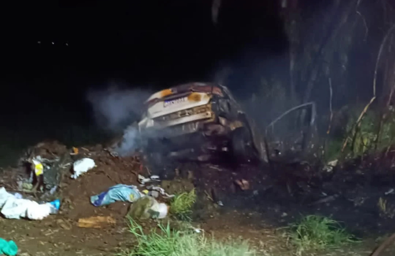 Capa Carro pega fogo após acidente e interdita RSC-472 em Tenente Portela