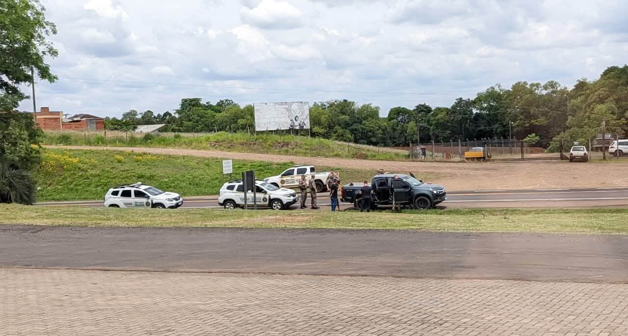 Capa Brigada Militar recupera caminhonete GM S10 roubada e prende dois indivíduos em Boa Vista do Buricá