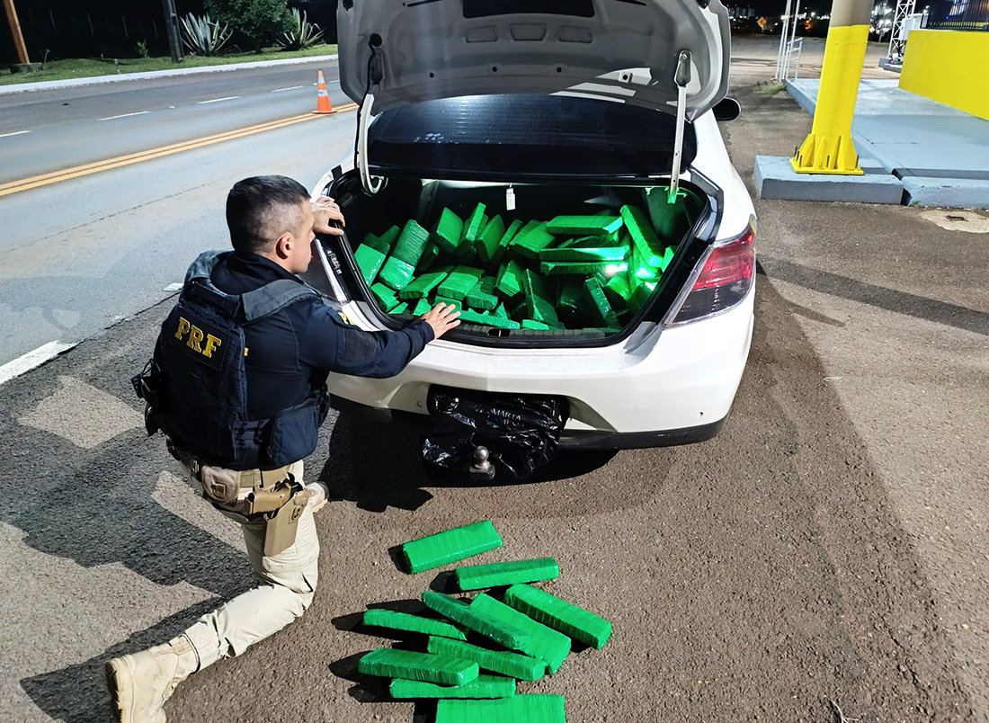 Capa PRF apreende 168 quilos de maconha na BR-285, em Lagoa Vermelha