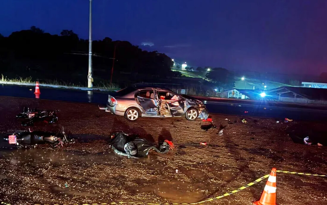 Capa Colisão entre carro e motocicletas deixa três mortos na RS-324, em Marau