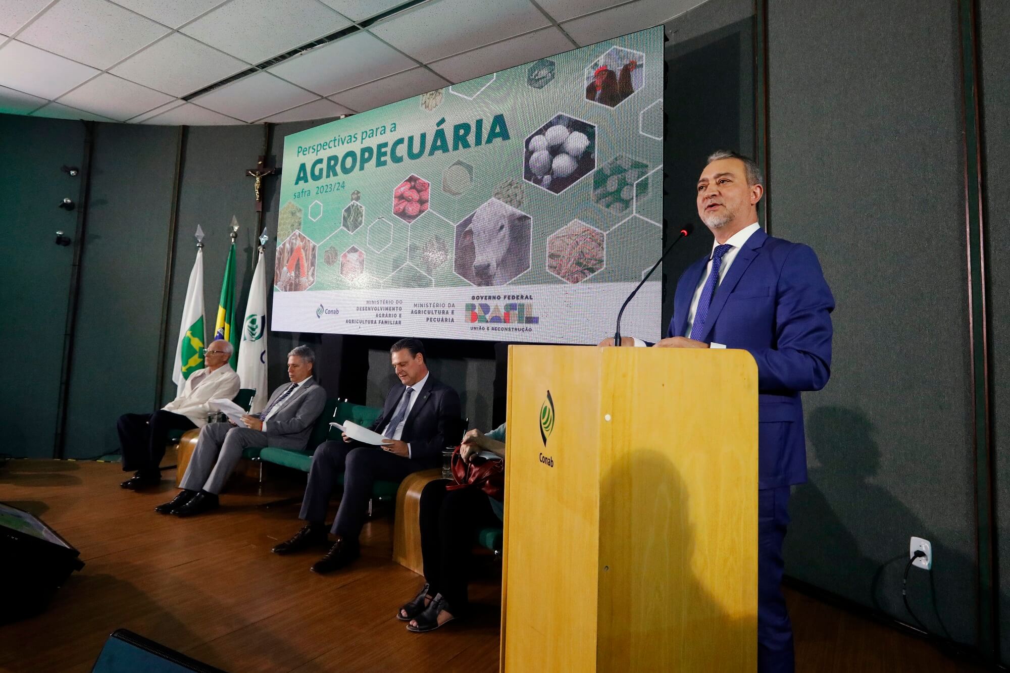 Capa  Perspectiva da Conab aponta para recuperação de área de arroz e feijão na safra 2023/24