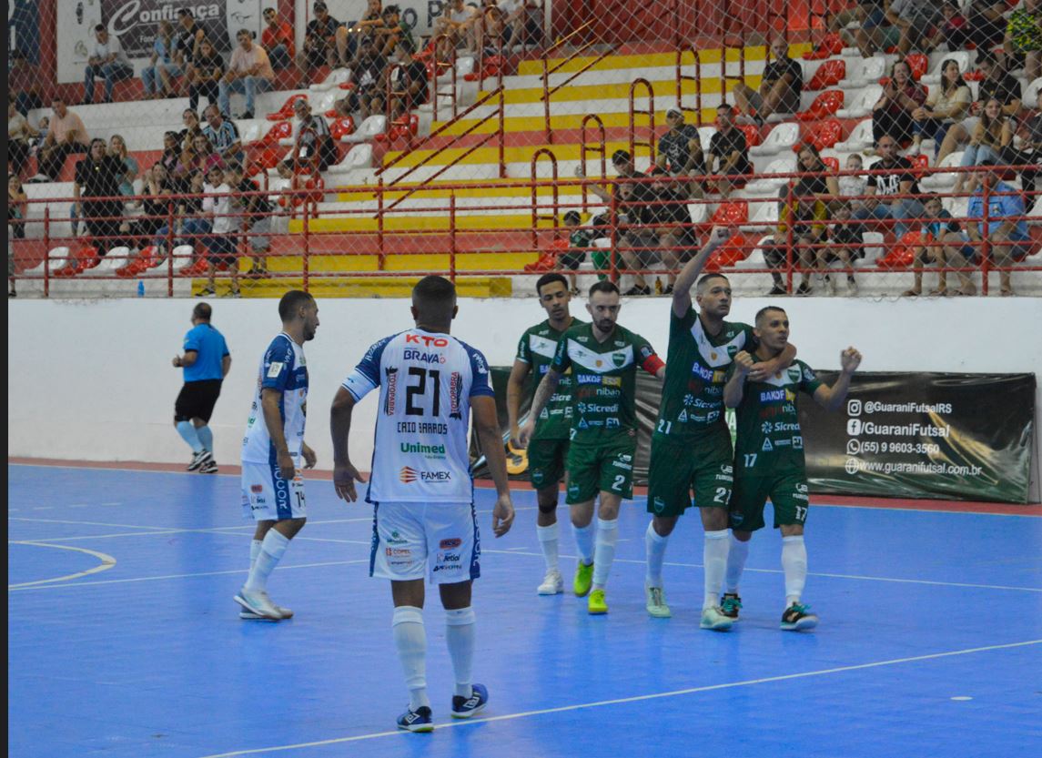 Capa Guarani vence amistoso de virada contra o Pato Futsal