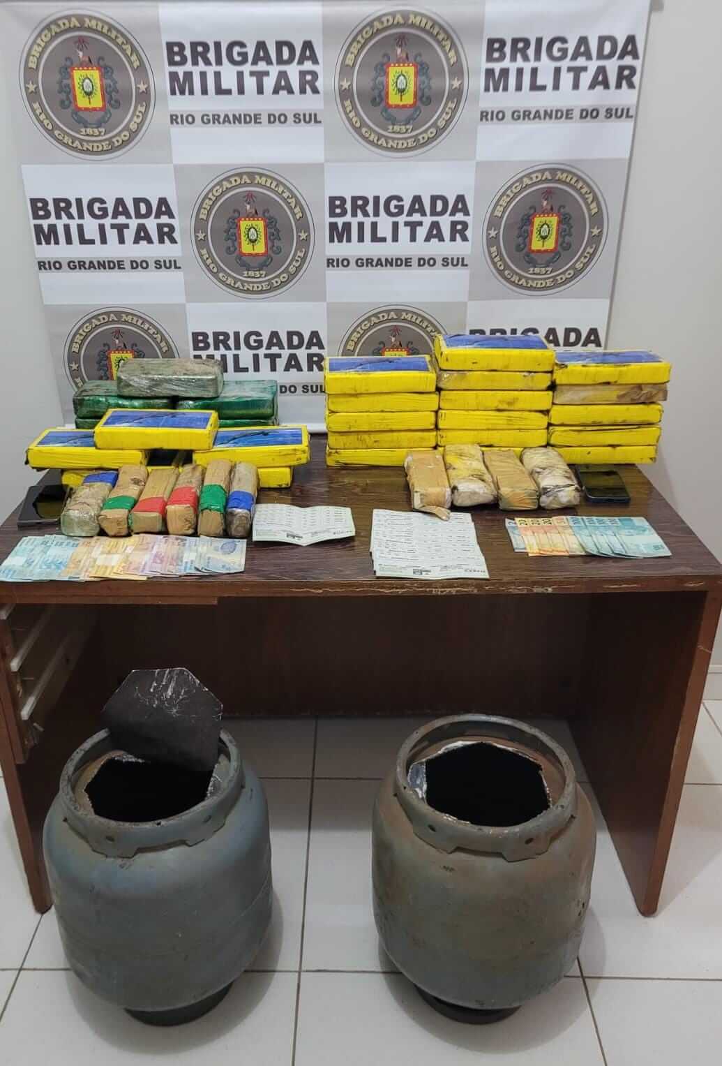 Capa Policiais apreendem drogas escondidas dentro de botijões em Boa Vista das Missões