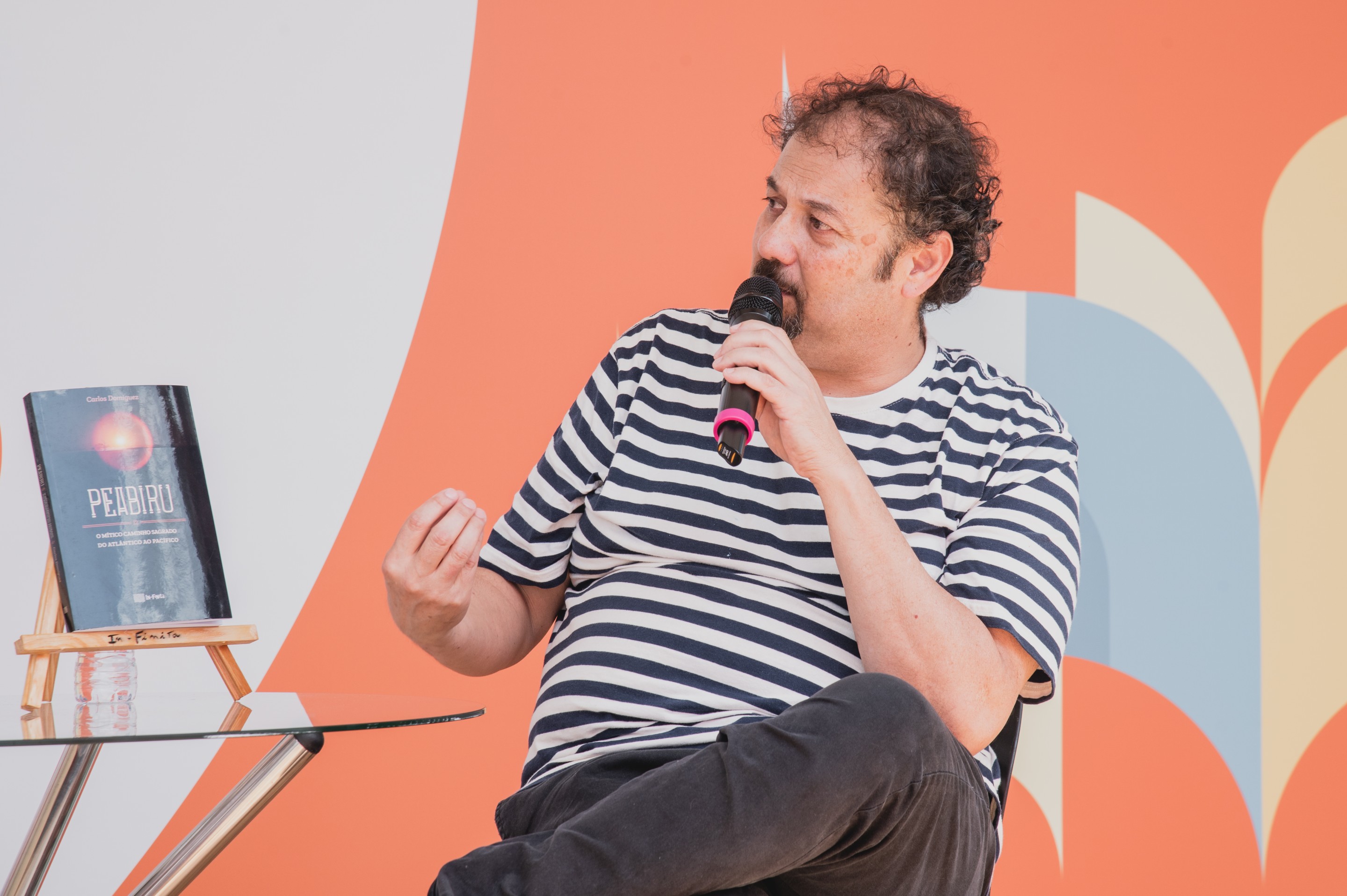 Capa Carlos Dominguez lança livro em Lisboa