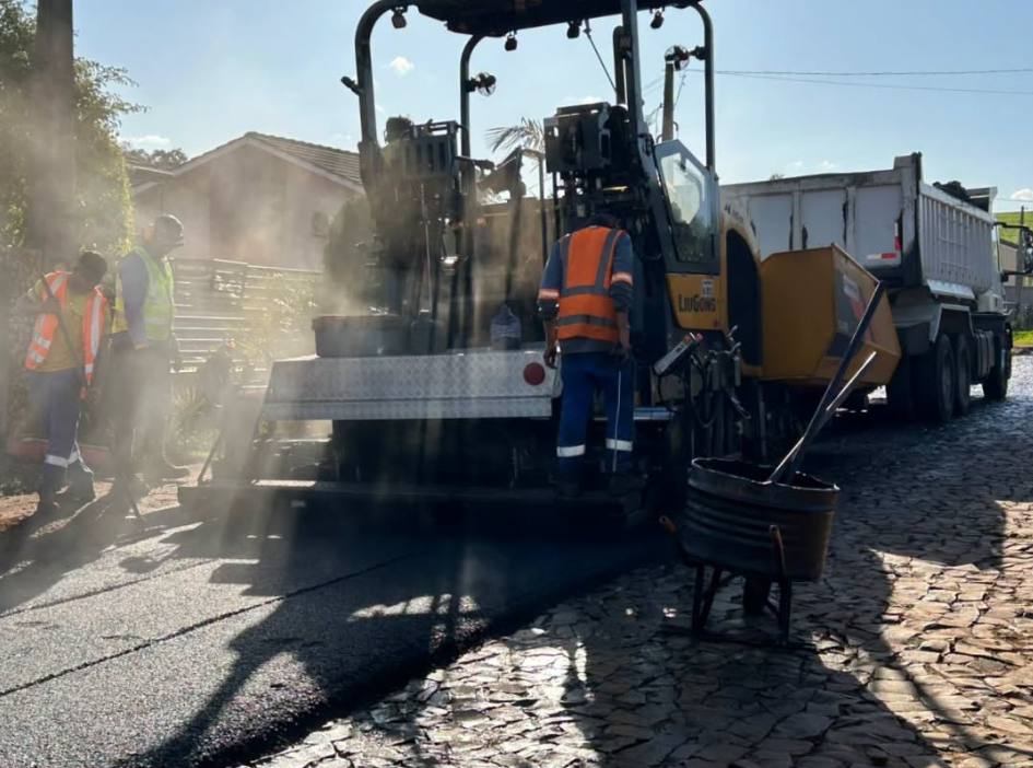Capa Guatambu conclui asfaltamento de mais três ruas e avança em projeto de recapeamento urbano