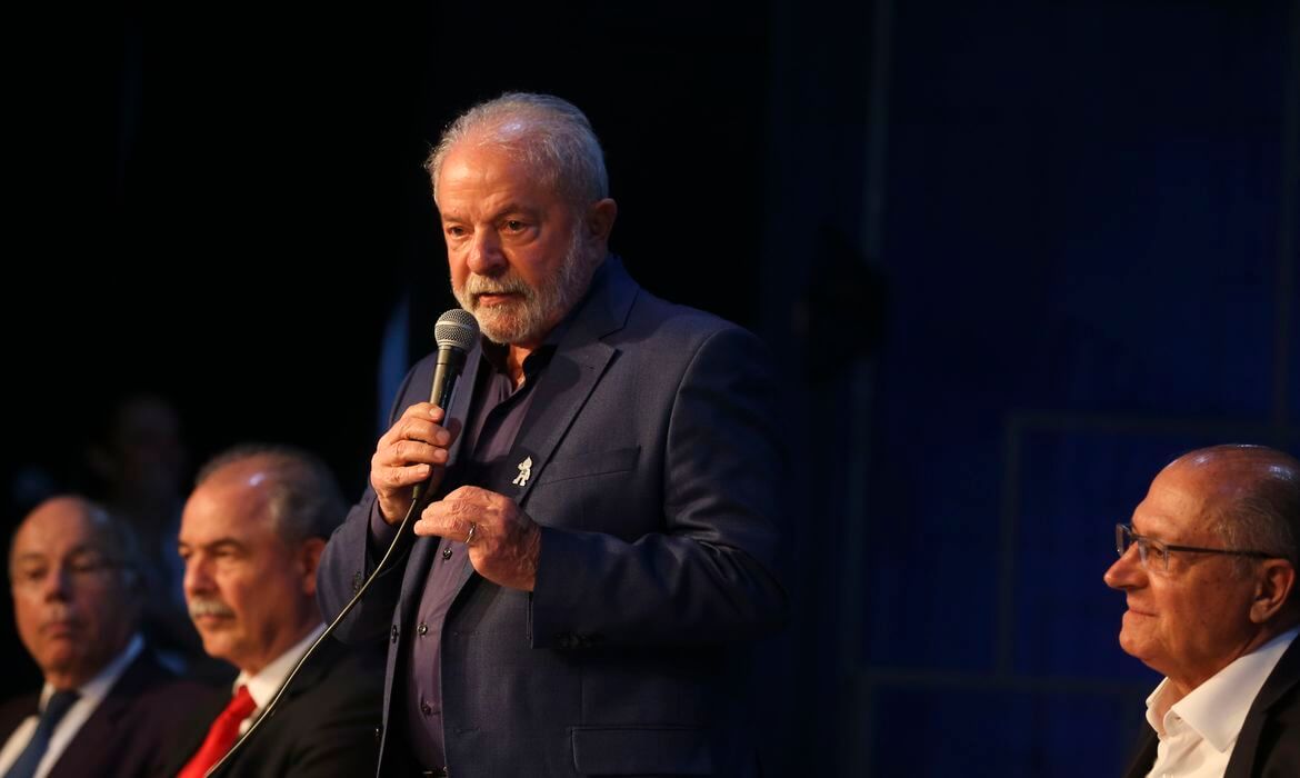 Capa Lula confirma Aloizio Mercadante como presidente BNDES