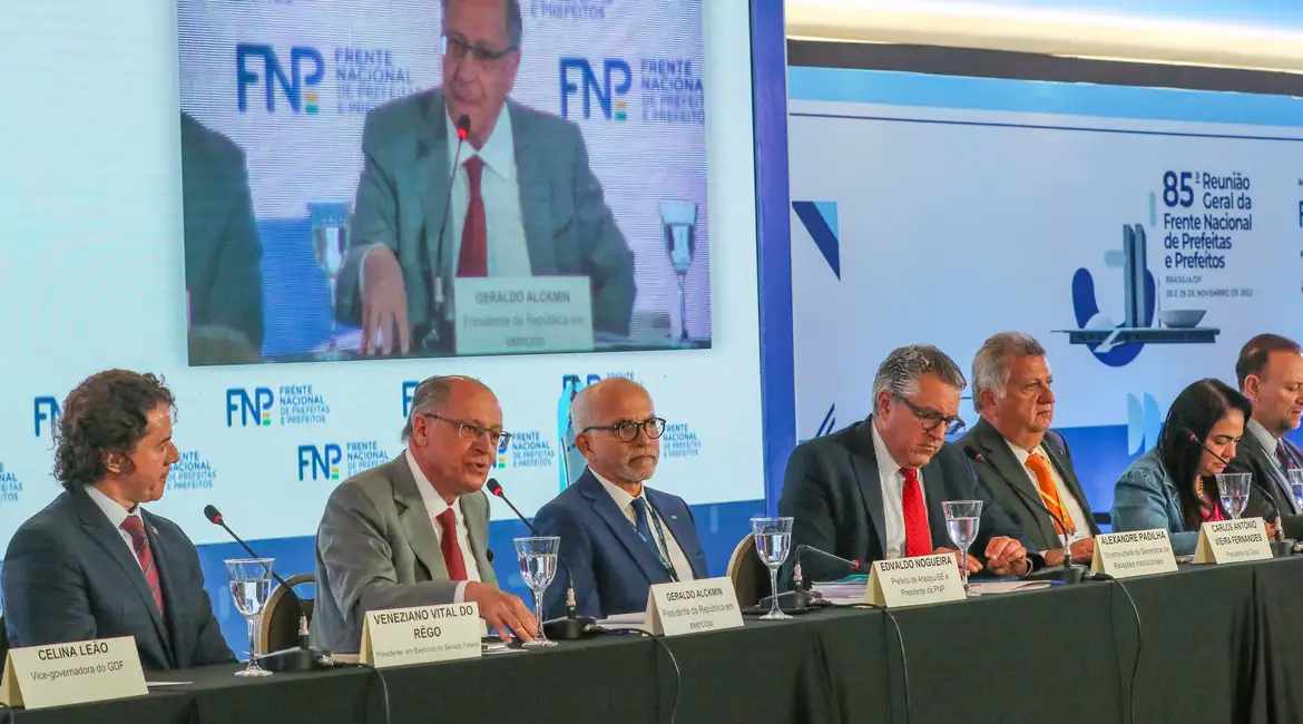 Capa Alckmin confirma transferência de R$ 8,7 bilhões a municípios