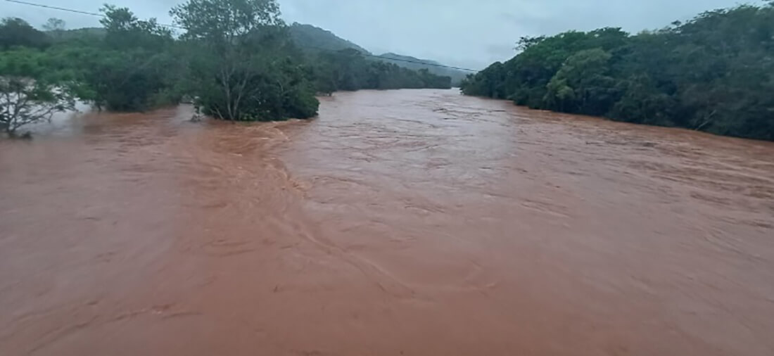 Capa Três pontes sobre o rio Turvo estão submersas, entre Três Passos e Tenente Portela