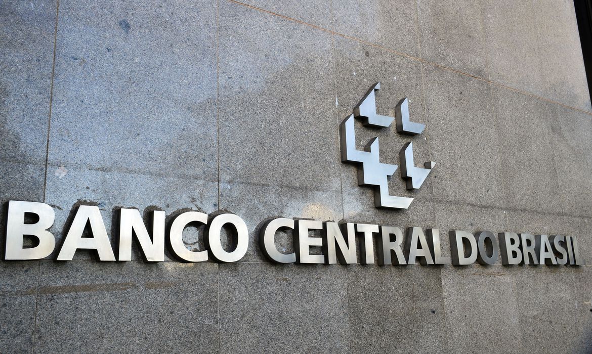 Capa Comitê do Banco Central mantém taxa de juros em 13,75% ao ano