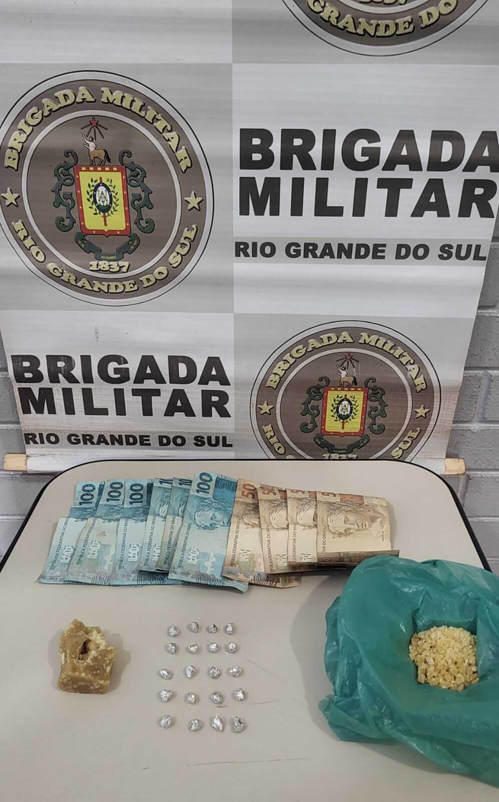 Capa Brigada Militar prende homem e mulher por tráfico de drogas em Três Passos