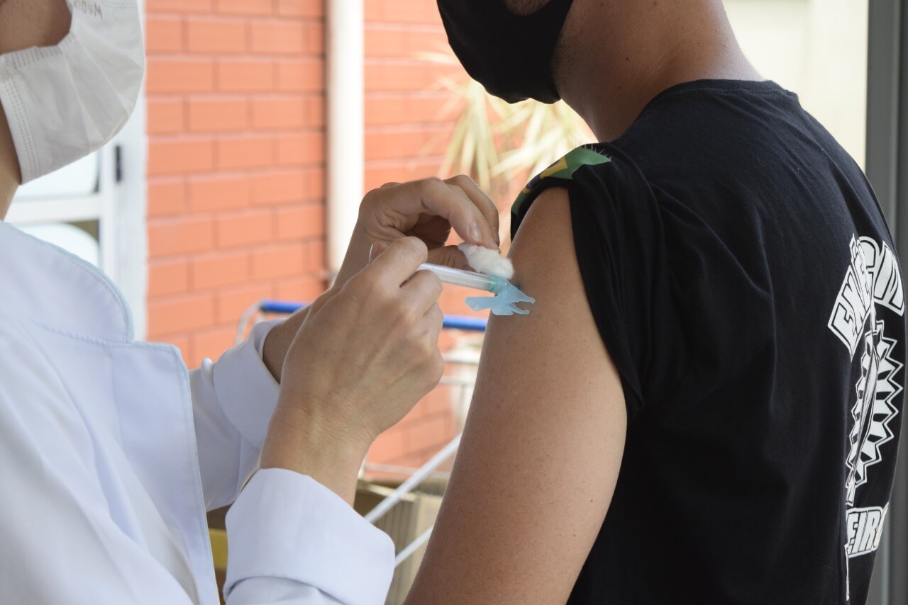 Capa Covid: nova variante no Brasil eleva número de casos da doença