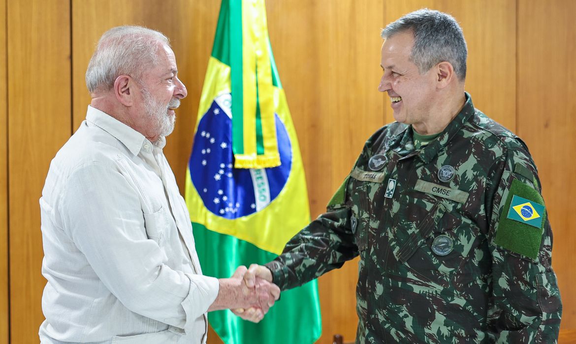 Capa Governo federal anuncia troca no Comando do Exército