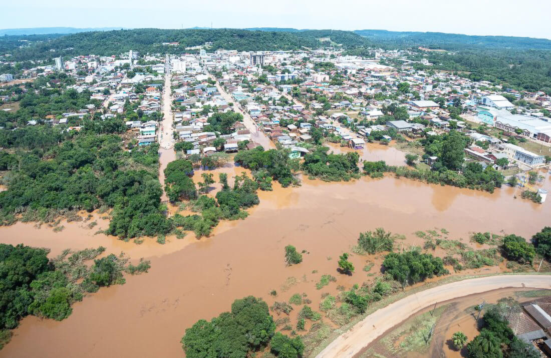 Capa Governador visita áreas afetadas pelas chuvas nos Vales do Taquari e Caí e na Serra Gaúcha