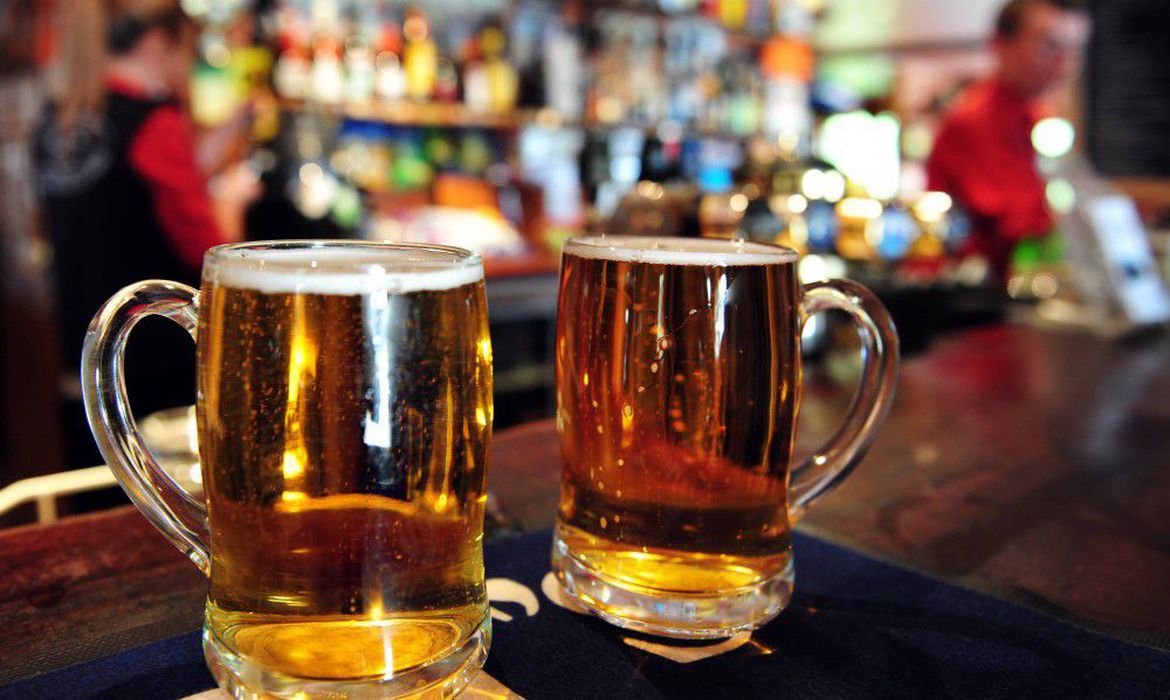 Capa Uso abusivo de álcool entre brasileiras cresce 4,25% em dez anos