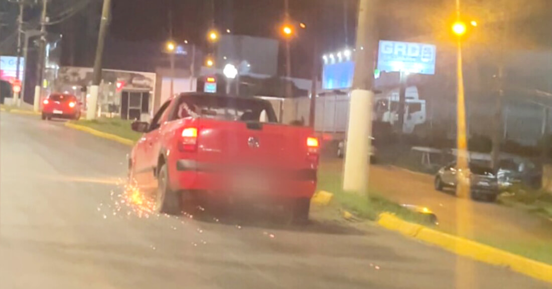 Capa Carro é flagrado transitando sem um dos pneus em Chapecó