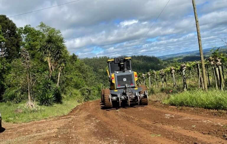 Capa Ametista do Sul: estrada que dá acesso à São Valentim recebe reparos