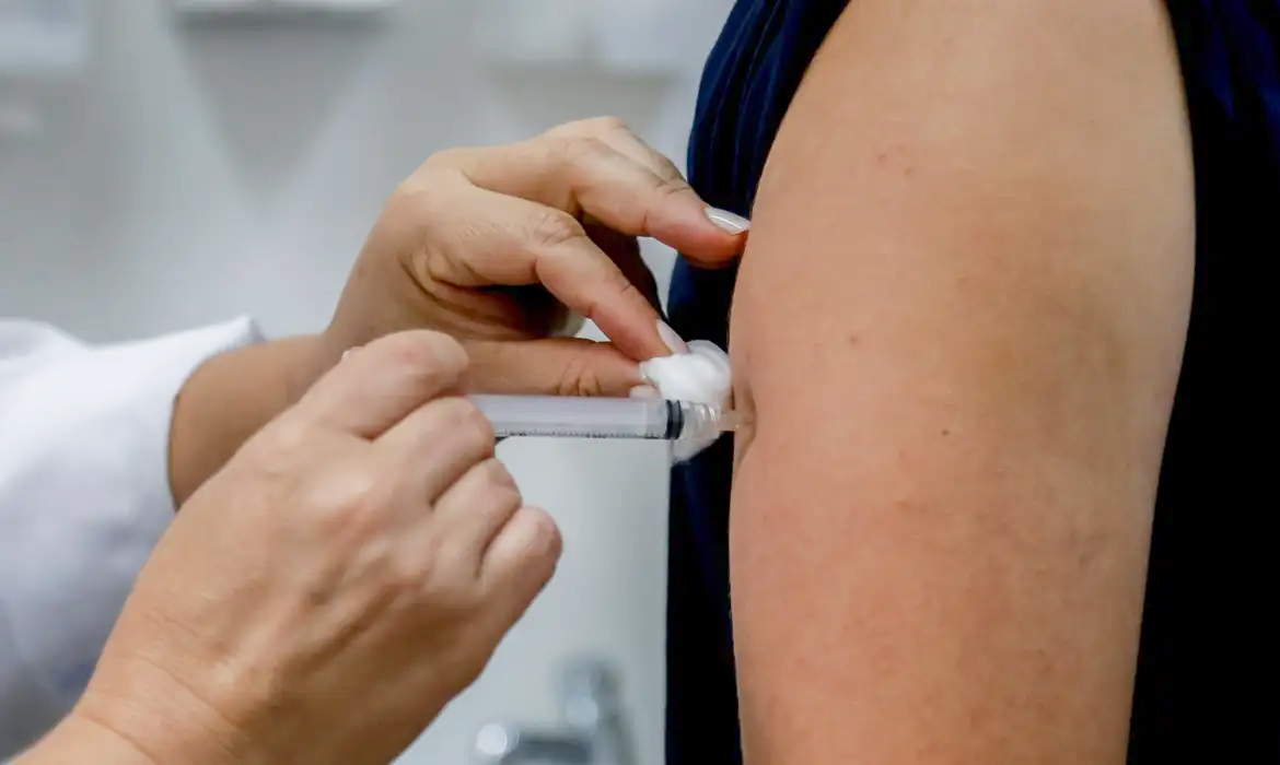 Capa Casos respiratórios graves seguem em alta após volta às aulas