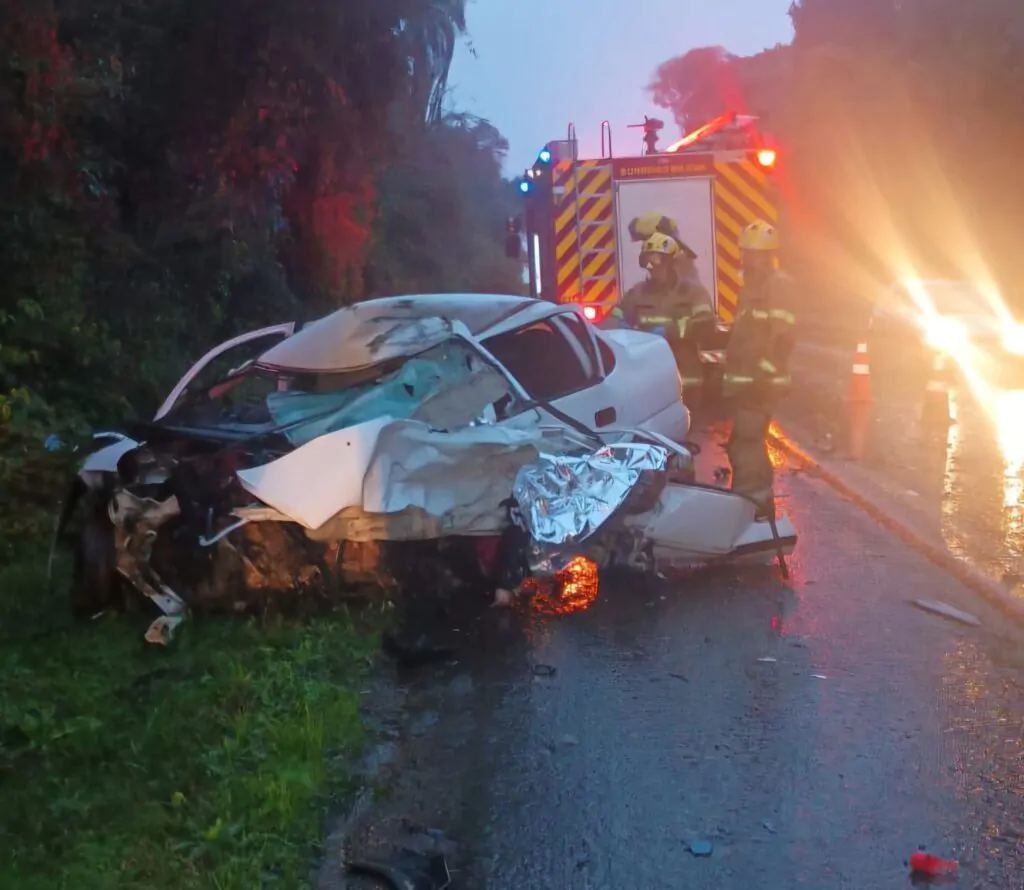 Capa Colisão entre carro e carreta deixa três mulheres mortas na BR-285