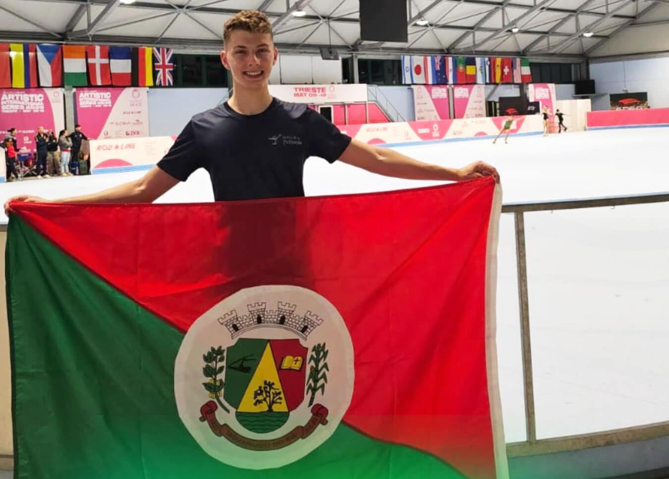 Capa De Taquaruçu para o mundo: Bernardo Folle se destaca em competição internacional de patinação na Itália