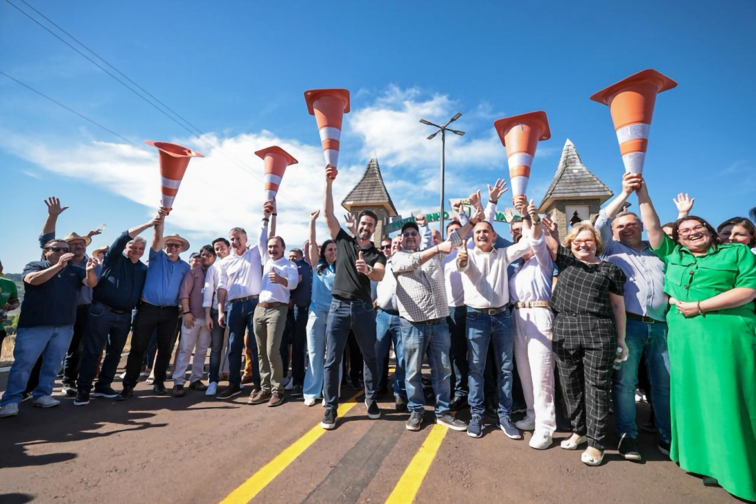 Capa Governador Eduardo Leite inaugura pavimentação da ERS-528, que fortalece integração entre Palmitinho e Pinheirinho do Vale