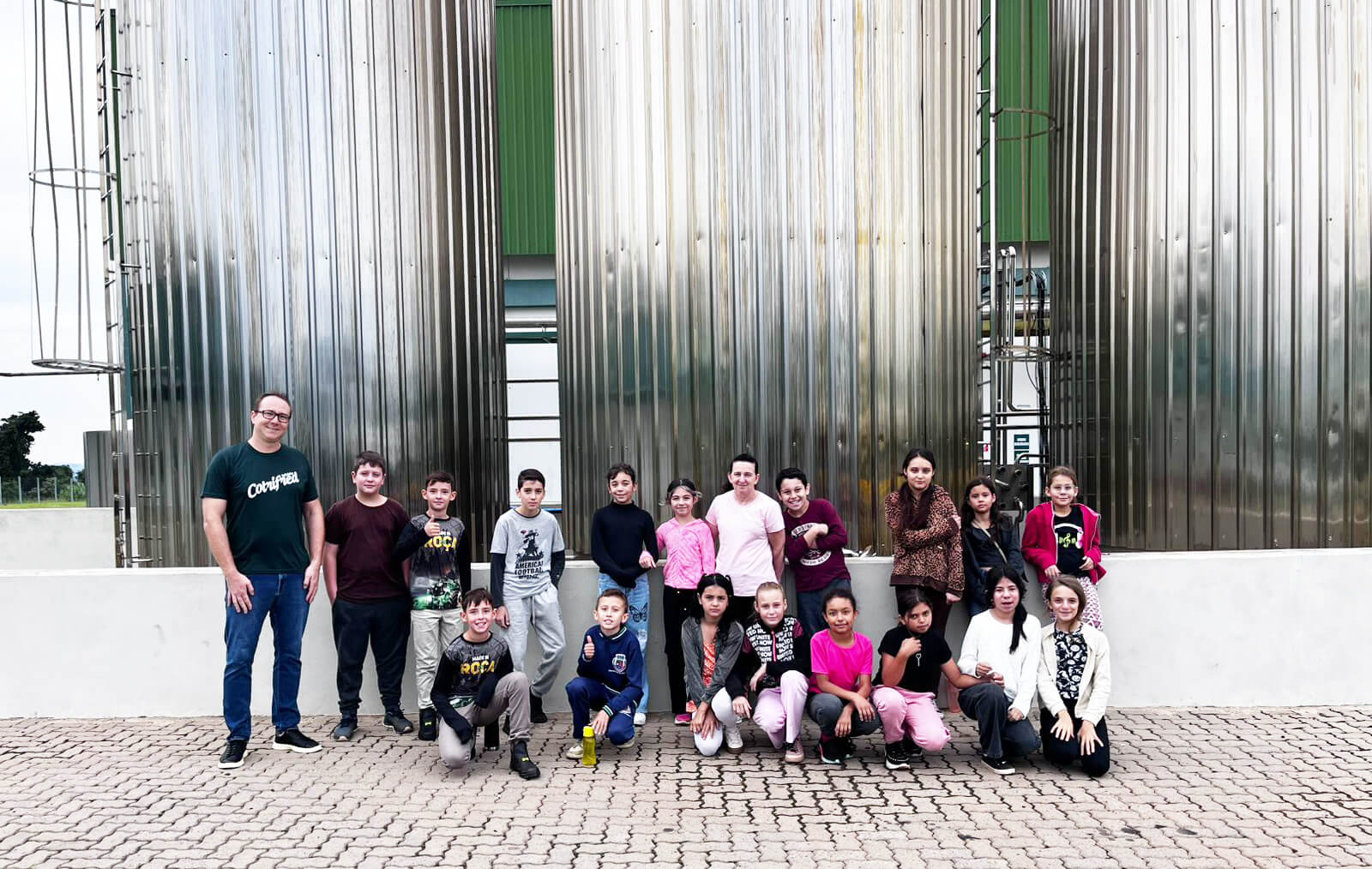 Capa Cotrifred inicia segunda etapa do Projeto Raízes do Campo com visita industrial