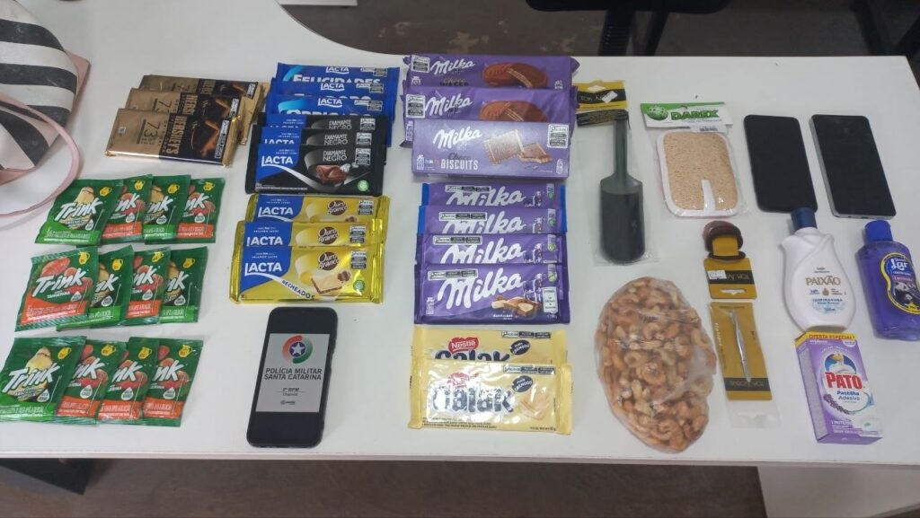 Capa Casal é conduzido à delegacia após tentativa de furto em mercado de Chapecó