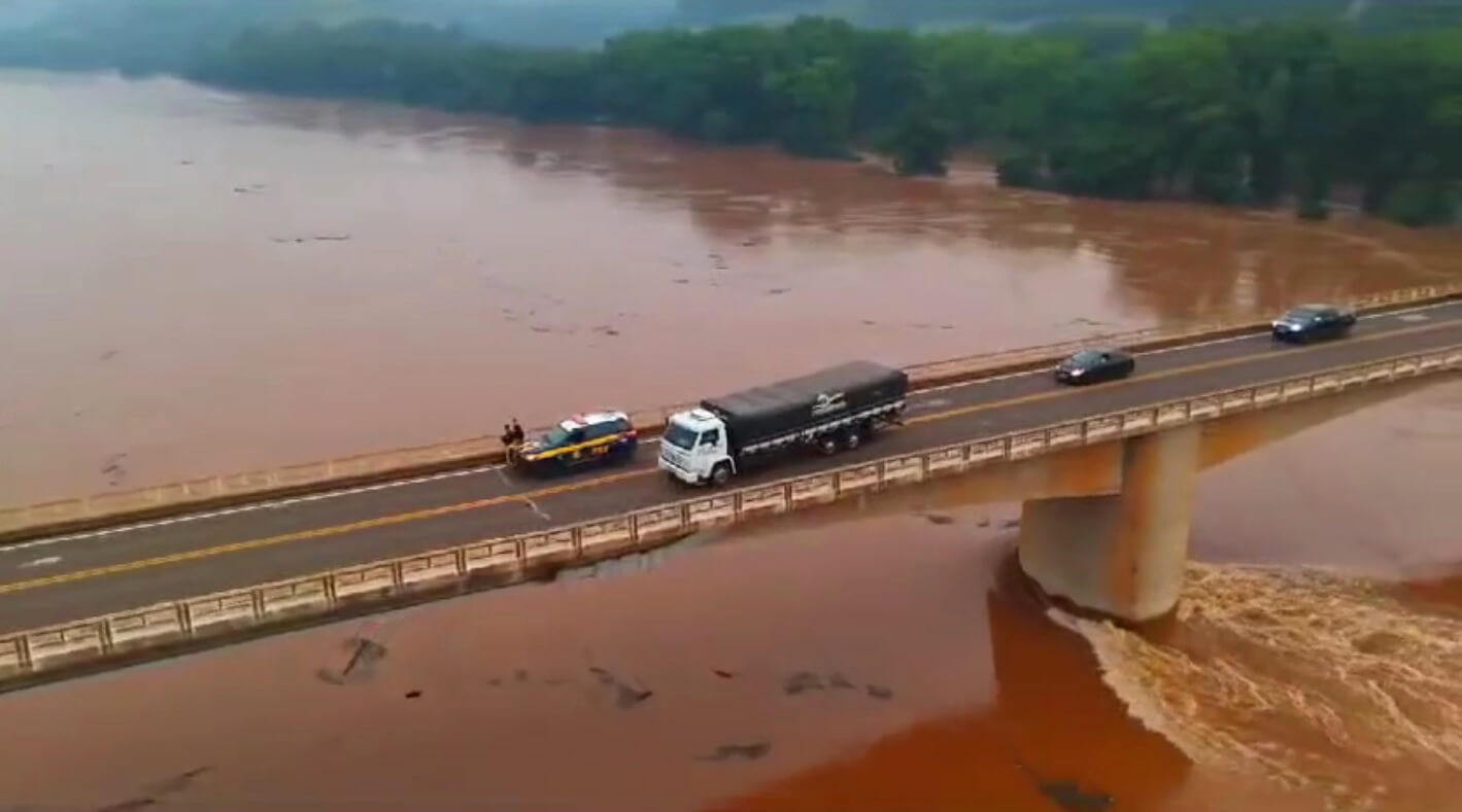 Capa Fluxo de veículos segue normal na Ponte sobre o Rio Uruguai