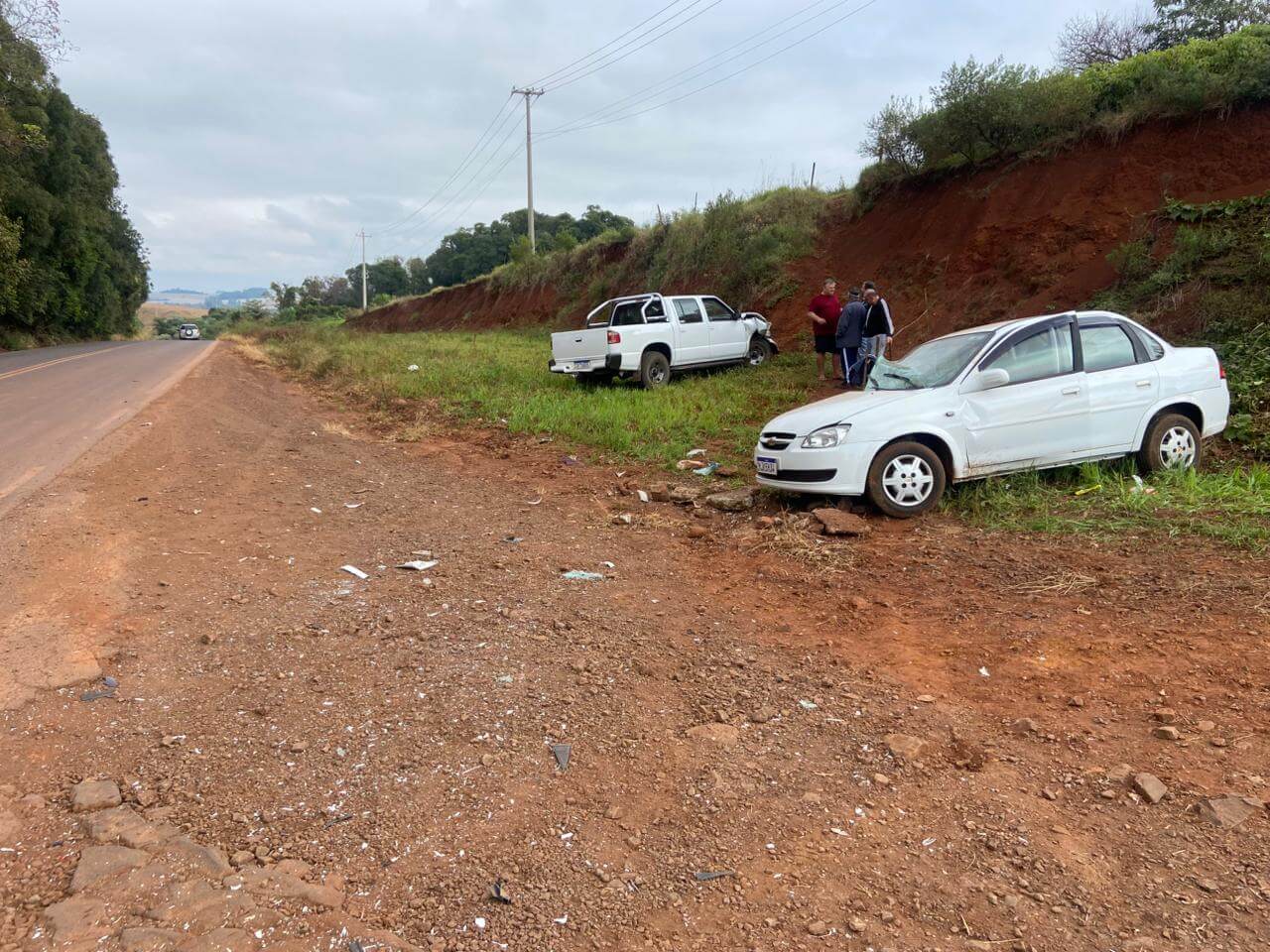 Capa Acidente entre caminhonete e corsa deixa dois feridos na ERS-585 em Erval Seco