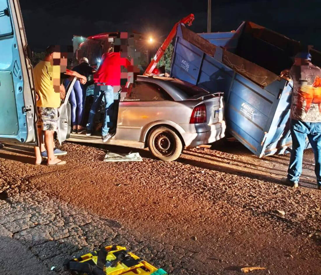 Capa Acidente entre carro e caminhão agrícola deixa pessoa ferida em Coronel Bicaco