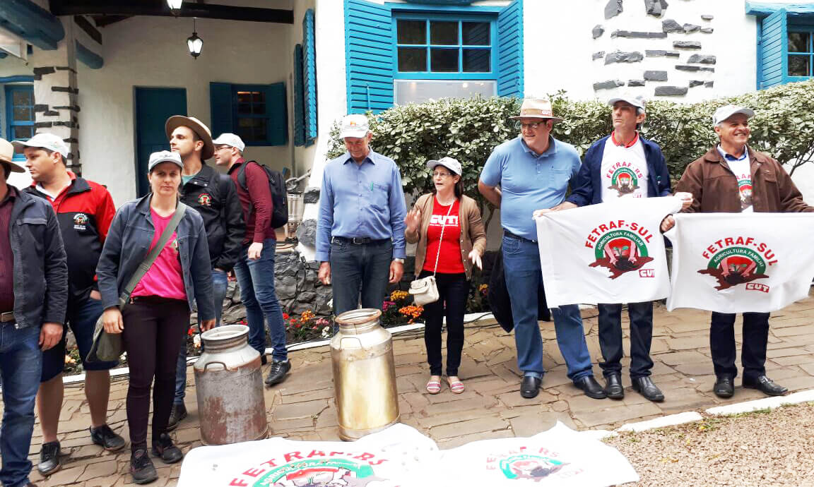 Capa Fetraf-RS e movimentos sociais organizam novas mobilizações contra importação de leite