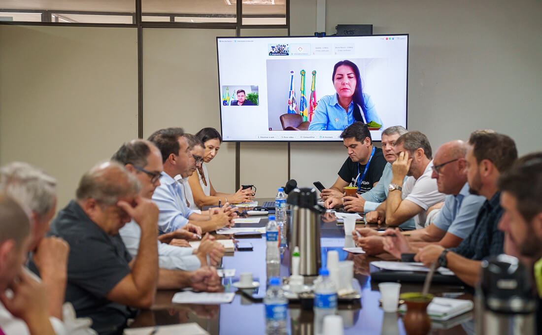 Capa Famurs avança para ampliar competência municipal no licenciamento das atividades de suinocultura