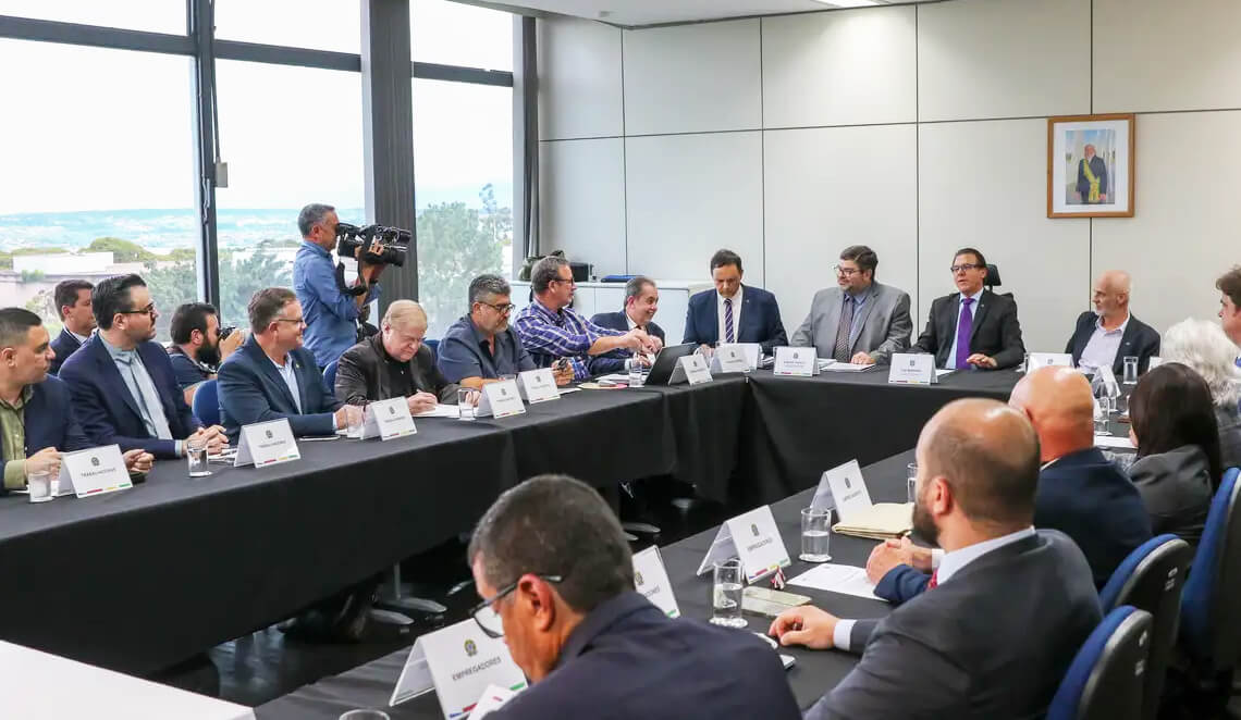 Capa Nova portaria trará 200 exceções para trabalho em feriados