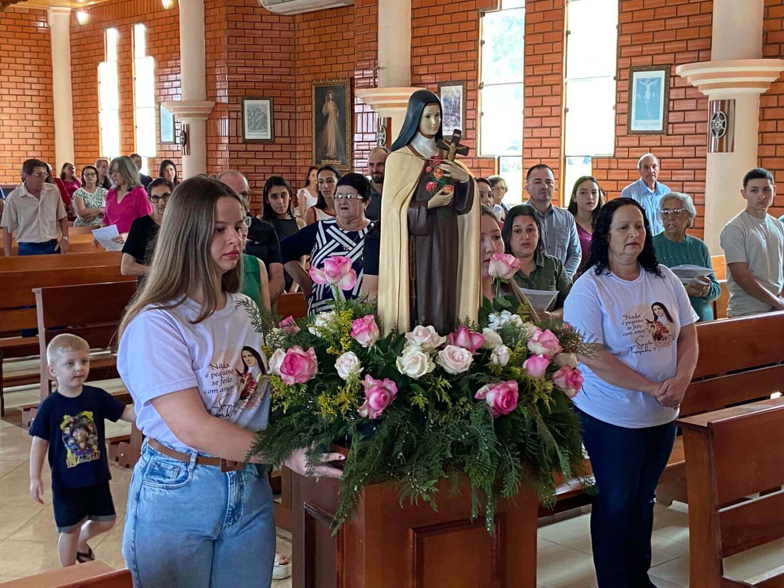 Capa Missa em honra a Padroeira Santa Terezinha ocorre amanhã, 1° de outubro