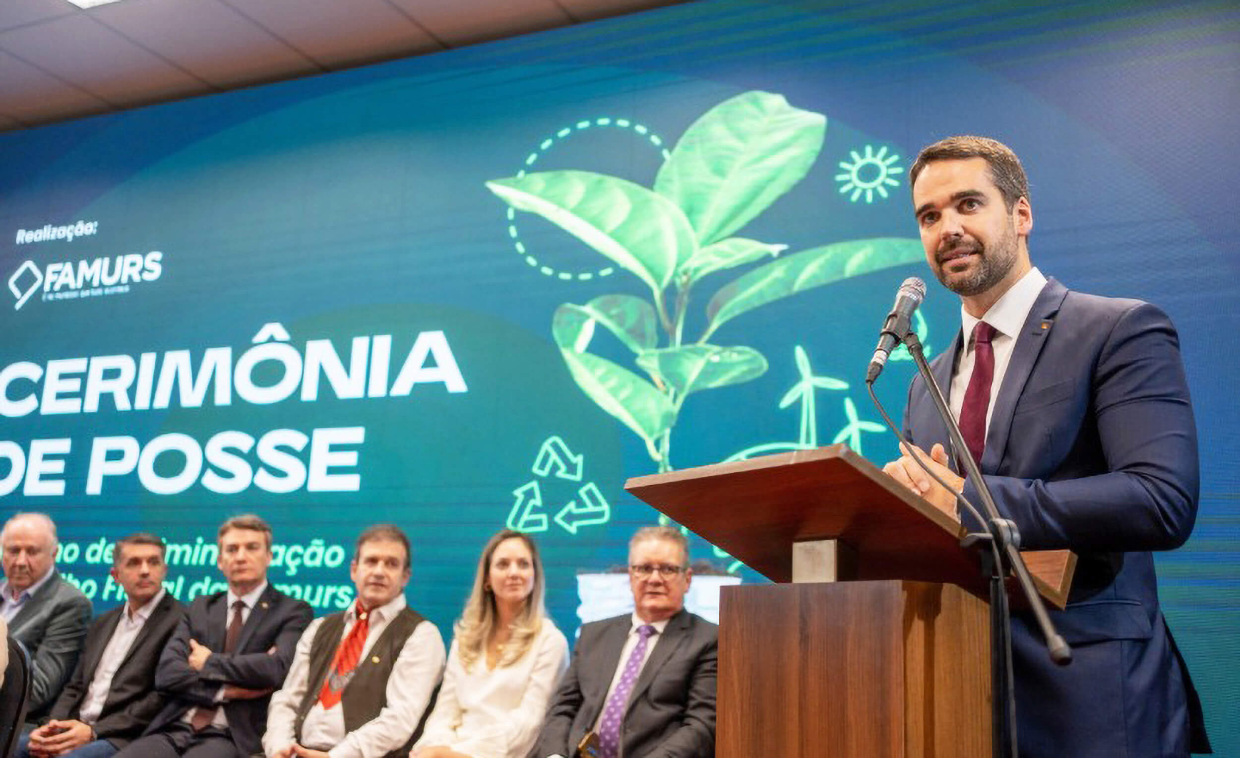 Capa Eduardo Leite reforça compromisso com os municípios durante posse da nova presidência da Famurs