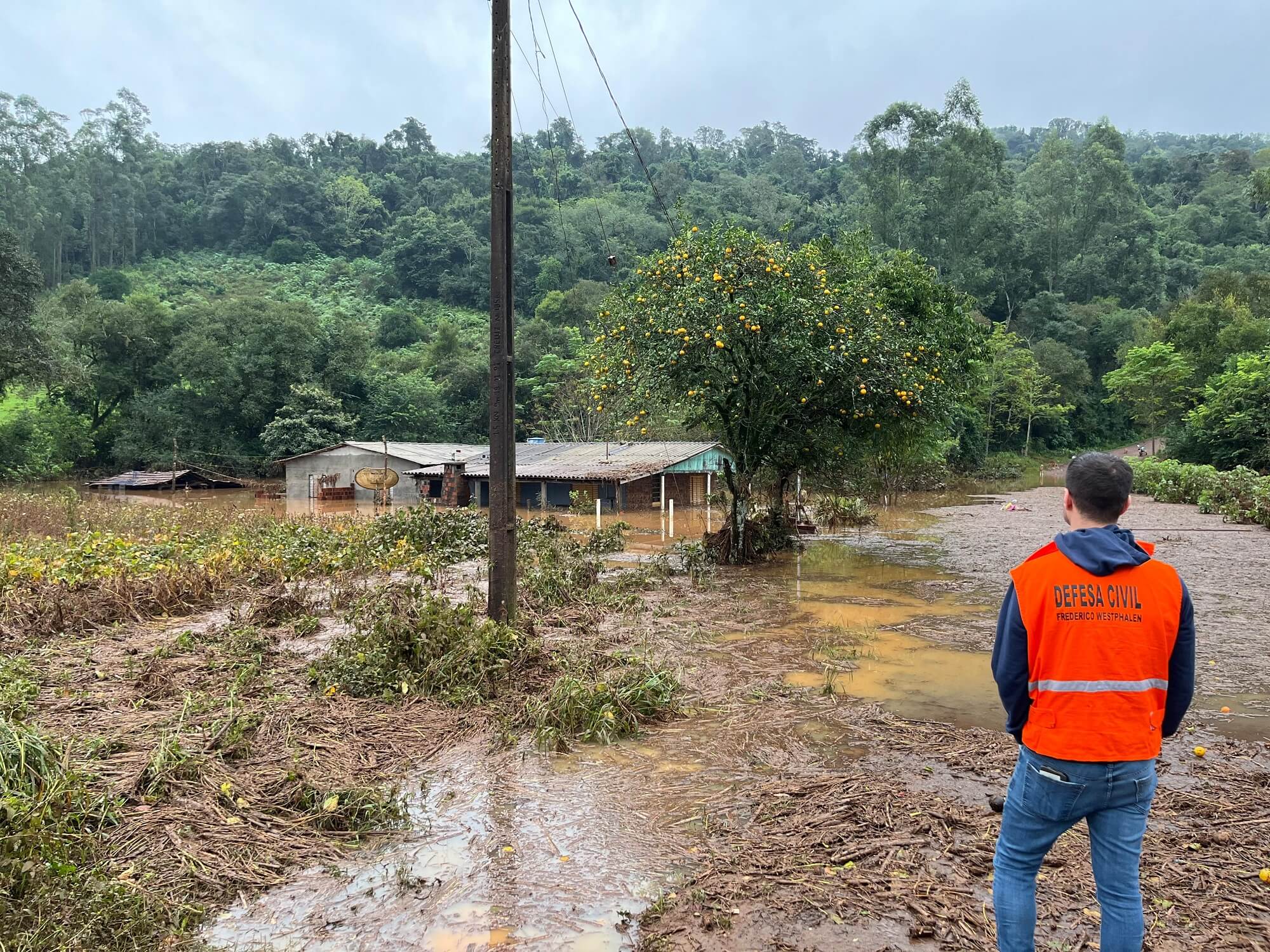 Capa Chuvas causam estragos em FW: Prefeitura e Defesa Civil avaliam danos