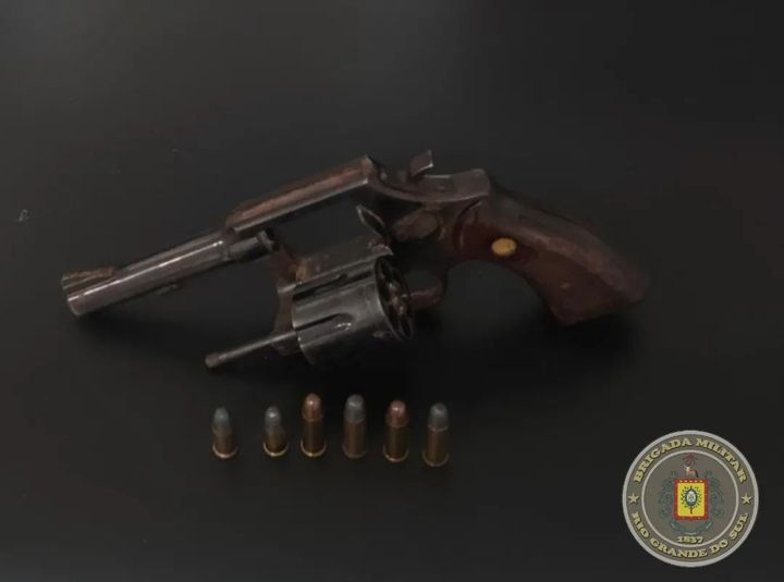 Capa BM prende homem procurado pela Justiça em Caiçara