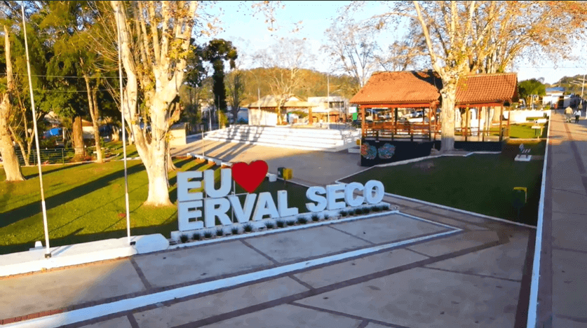 Capa Erval Seco comemora 60 anos com atrações musicais e show de humor