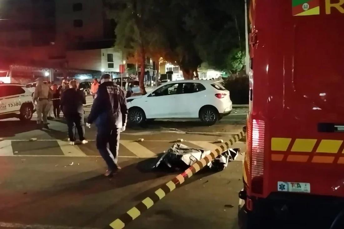 Capa Motociclista de 19 anos morre após fugir de abordagem e colidir contra veículos em Lagoa Vermelha