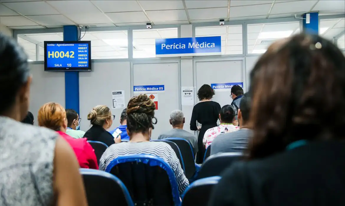 Capa INSS vai pagar benefício a mulheres afastadas por violência doméstica