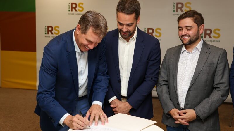 Capa Leite dá posse a Ernani Polo como secretário de Desenvolvimento Econômico