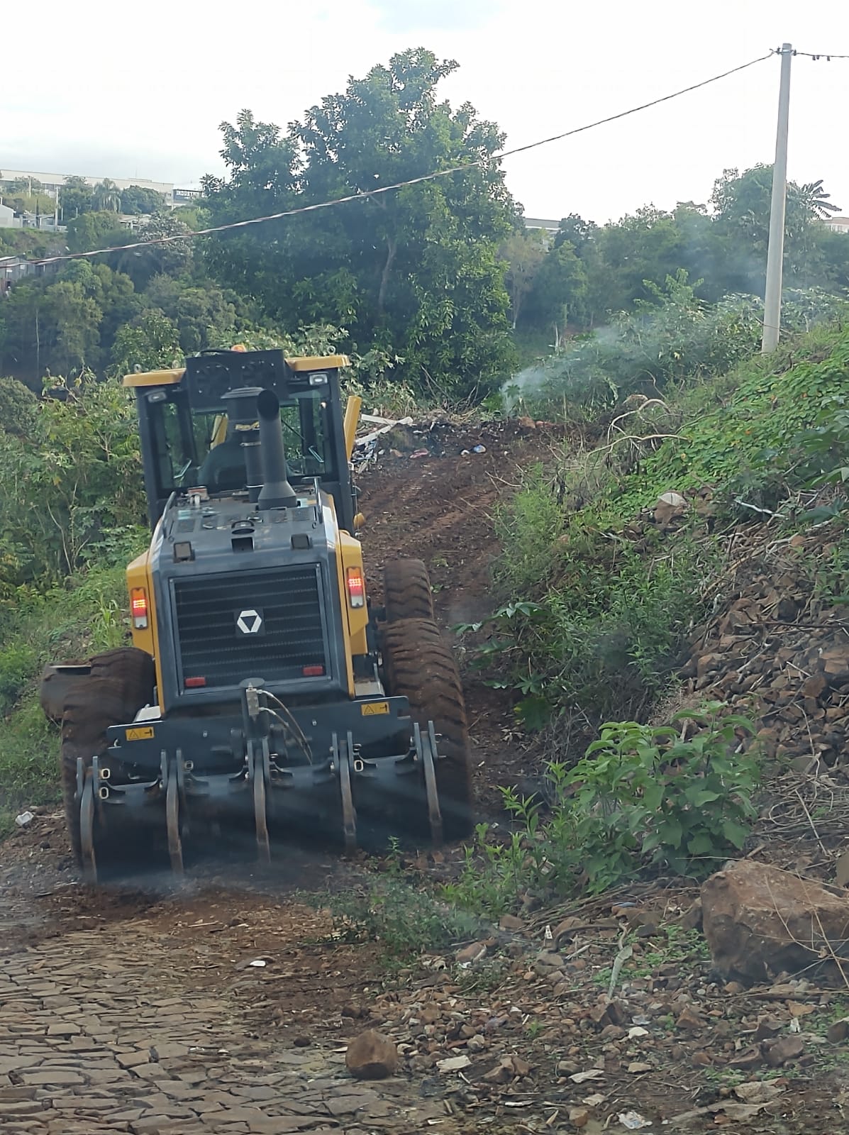 Capa FW: Secretaria de Obras trabalha em melhorias nas estradas do município