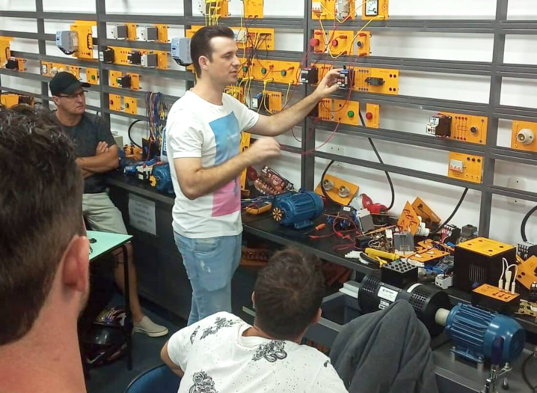 Capa Matrículas abertas para Técnico em Eletrotécnica na Escola Básica da URI/FW