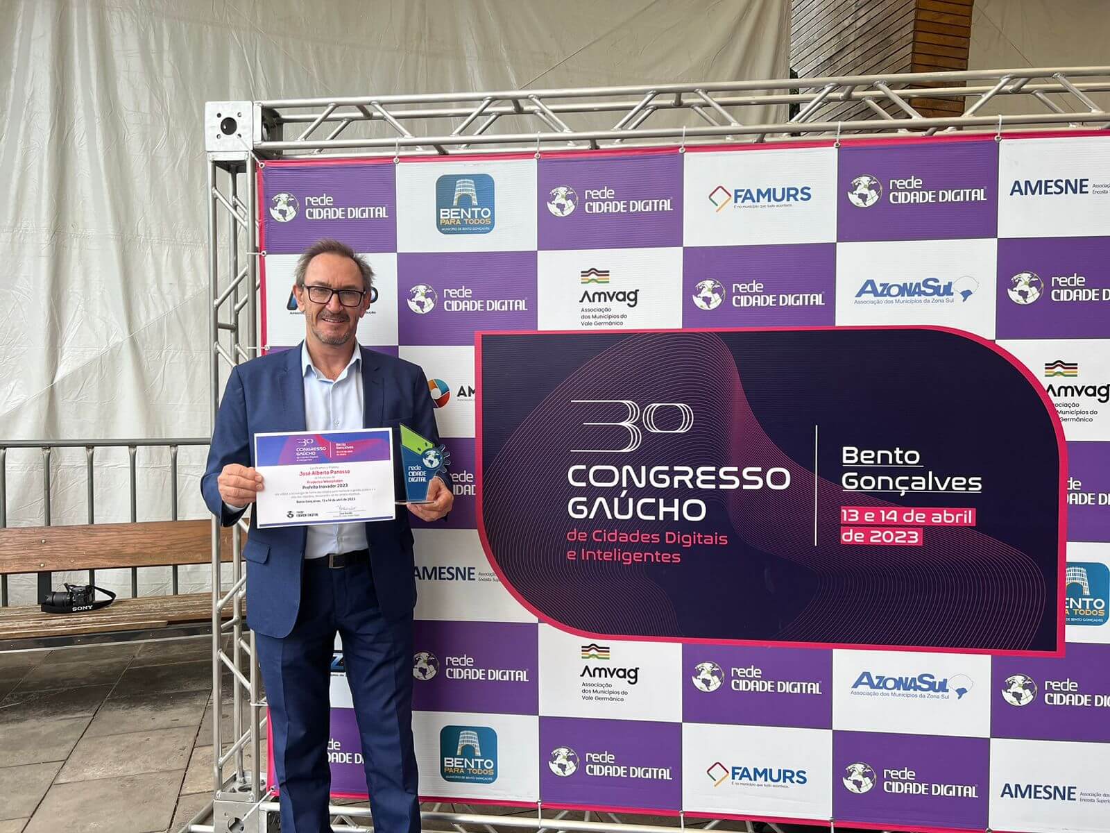Capa Panosso é agraciado com título de Prefeito Inovador 2023