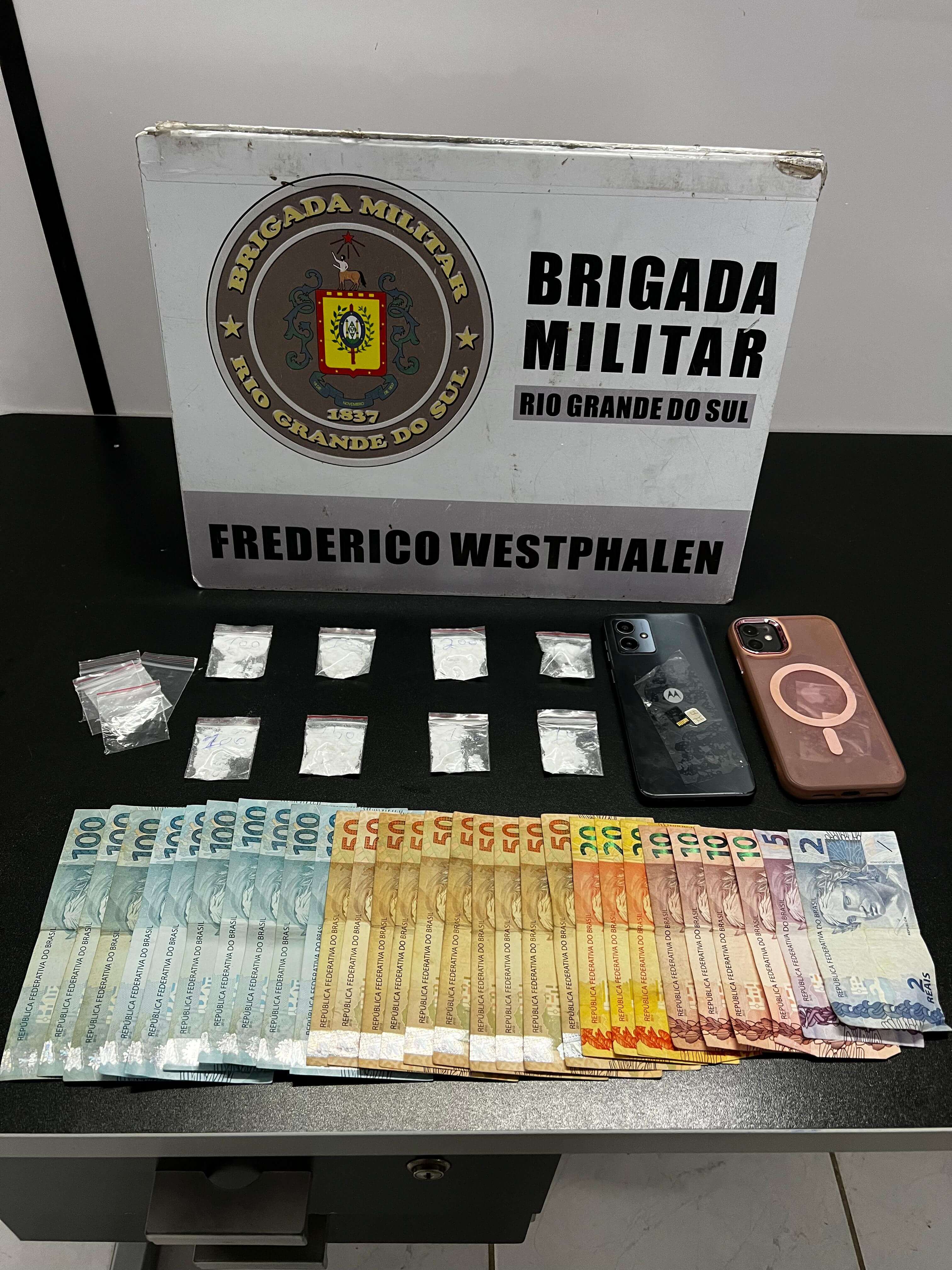 Capa 37° BPM prende dois homens por tráfico e associação para o tráfico em Frederico Westphalen