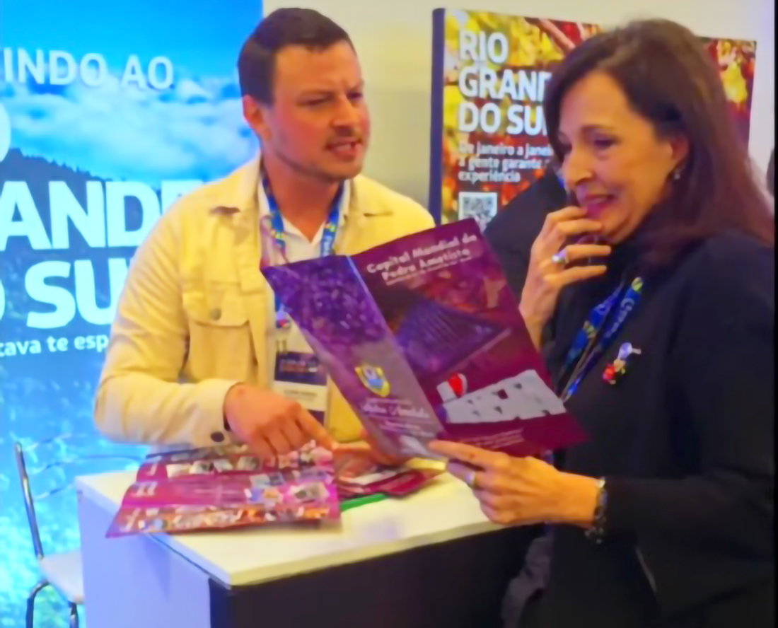 Capa Ametista do Sul representa o turismo da melhor idade em fórum nacional em São Paulo