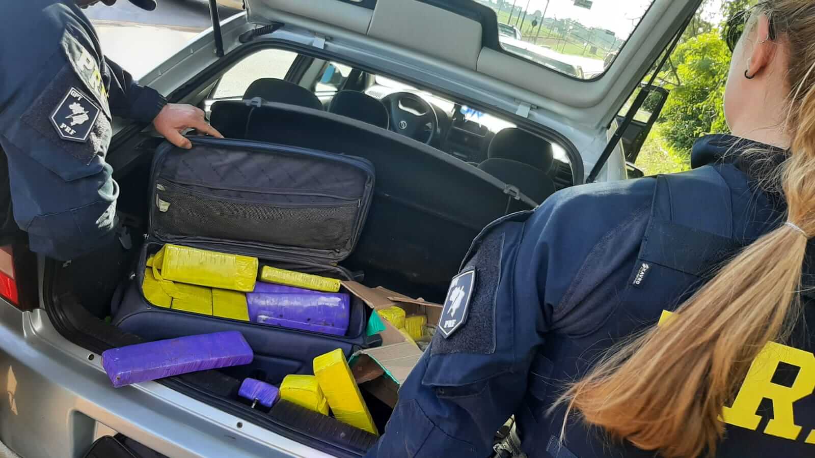 Capa PRF prende traficante com mais de 40 quilos de maconha em Carazinho