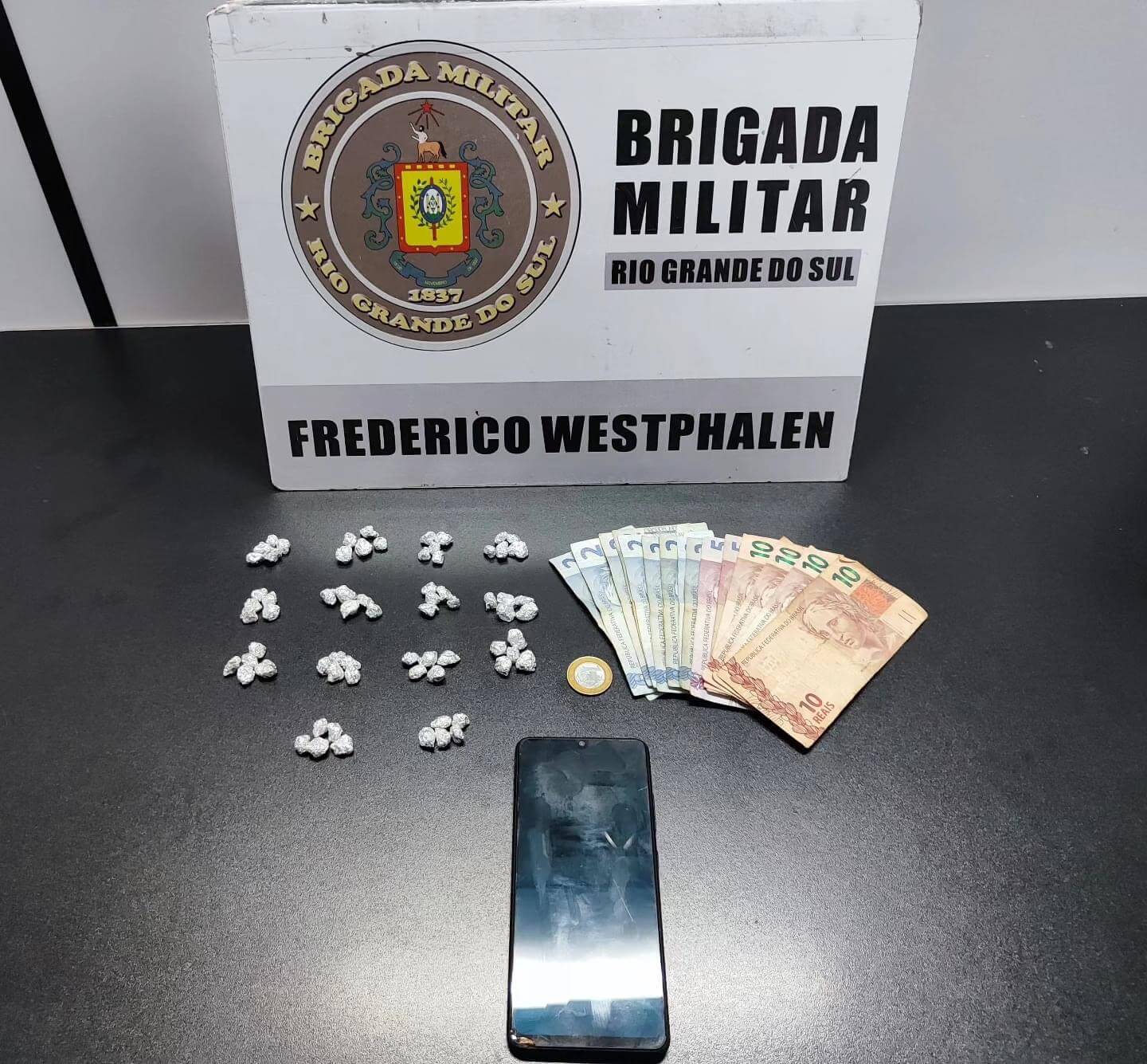 Capa Brigada Militar prende mulher por tráfico de drogas em Frederico Westphalen