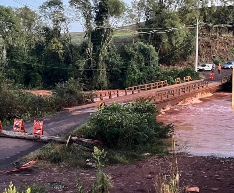 Capa Ponte sobre o Rio Turvo permanece interditada entre Campo Novo e Braga